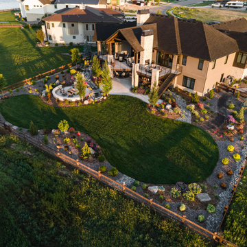 Natural Elements Provide Outdoor Oasis at Contemporary Home