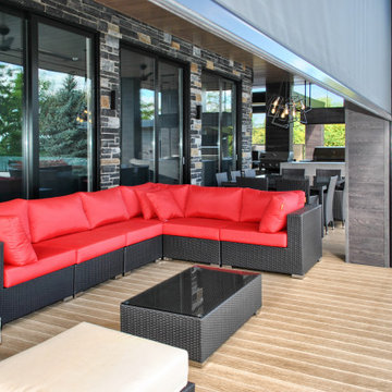 Exterior Lounge with motorized screens