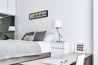 Bedroom - modern bedroom idea in Miami