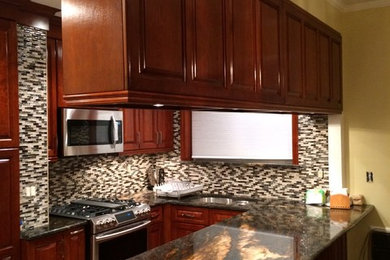 This is an example of a traditional kitchen in New York with granite worktops.