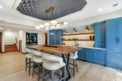 Home bar - modern home bar idea in Minneapolis