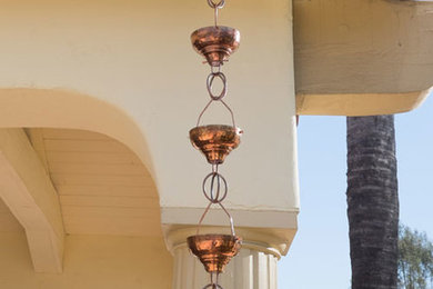 Example of a minimalist exterior home design in Los Angeles