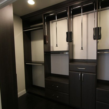 Flores Master Closet