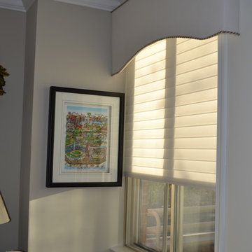 Living Room/Dining Room w/ White Cornices