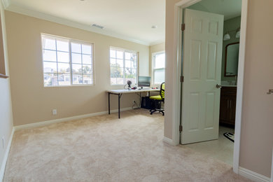 Home office - contemporary home office idea in Orange County