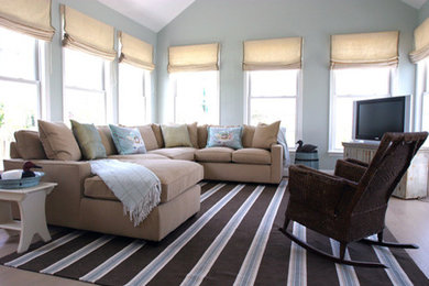 Living room - traditional living room idea in New York