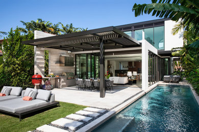 Inspiration for a modern patio remodel in Miami