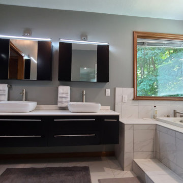 Noble Court Bathroom
