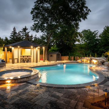 Cuved Pool with Water Feature