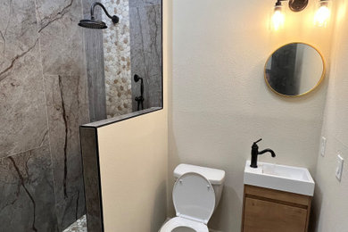 Example of a farmhouse bathroom design in Houston