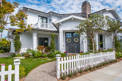 Coastal exterior home idea in Los Angeles