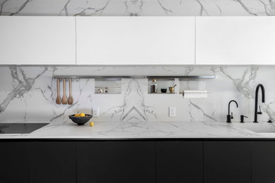 Kitchen - modern kitchen idea in San Francisco