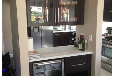 Example of a trendy home bar design in Orange County