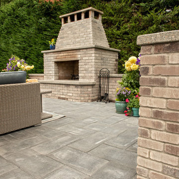 Outdoor Living Space Using Brick and Pavers