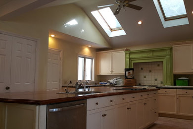 Kitchen - victorian kitchen idea in New York