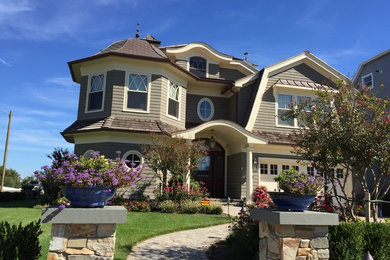 Coastal exterior home idea in New York