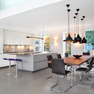 Contemporary high gloss grey & white kitchen