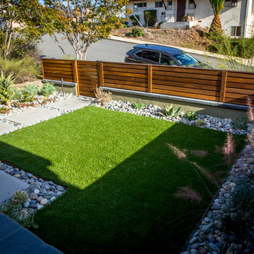 Point Loma Entry & Courtyard - Perfect Pebble Border