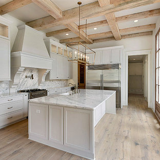 Transitional kitchen designs - Inspiration for a transitional kitchen remodel in New Orleans