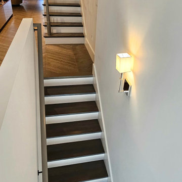 Project #112 | Traditional Staircase with Continuous Rail System