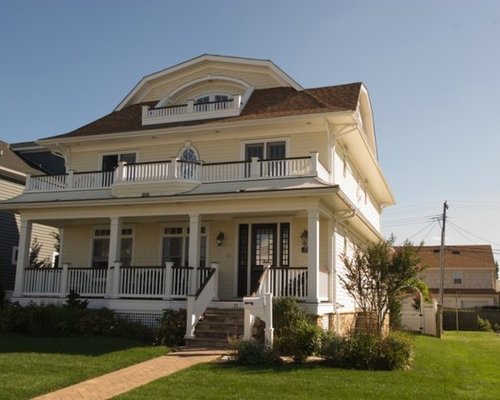 Gelbe Häuser mit Mansardendach Ideen, Design & Bilder | Houzz