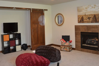 Inspiration for a contemporary kids' room remodel in Cedar Rapids