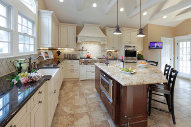 Example of a classic kitchen design in New York