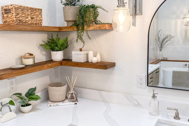 Idee per una stanza da bagno tradizionale con vasca freestanding
