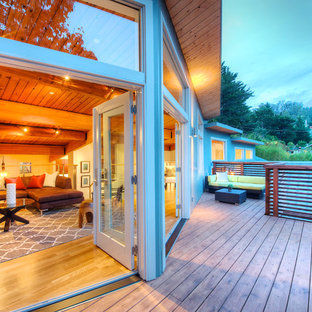 サンフランシスコの中サイズのコンテンポラリースタイルのおしゃれな裏庭のデッキ (日よけなし) の写真