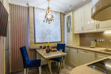 Small elegant home design photo in Moscow