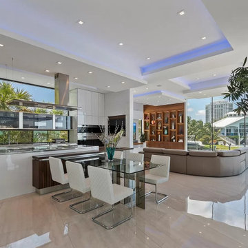 Prestigious Modern Home With Solar Panels