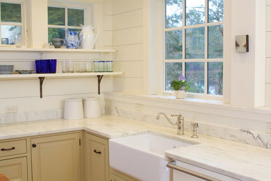 Example of a classic kitchen design in Boston