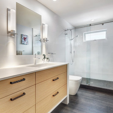 Sacramento White Wrapped Bathroom
