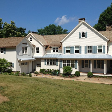 NEW ENGLAND LAKE FARM HOUSE