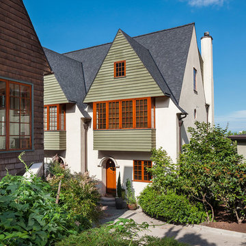 Inspired by English Arts and Crafts movement