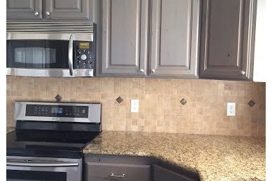 Kitchen - traditional kitchen idea in Boise