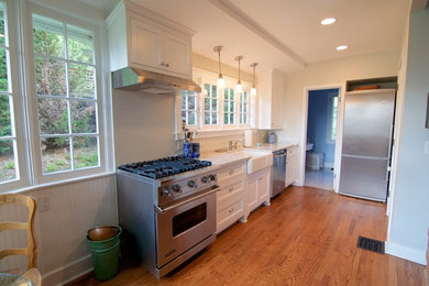 Example of a classic kitchen design in Other