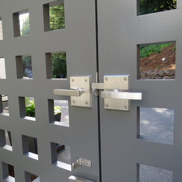 Double Gate Interior View with Active Latch and Dummy Handle