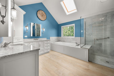 Bathroom - traditional bathroom idea in Chicago