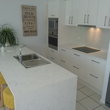 Side View of the Waterfall Bench top