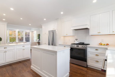Example of a classic kitchen design in Philadelphia