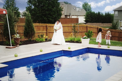Design ideas for a contemporary landscaping in Kansas City.