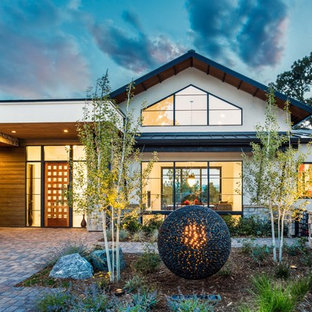 Geräumiges, Zweistöckiges, Mehrfarbiges Modernes Einfamilienhaus mit Mix-Fassade, Satteldach und Blechdach in Denver
