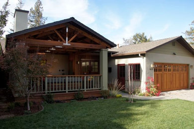 Example of a tuscan entryway design in San Francisco