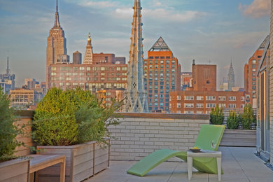 Inspiration for a large modern deck in New York.