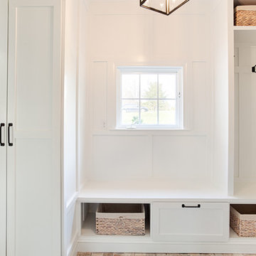 Phoenixville, PA : Bright and Airy Hidden Laundry Rm./Mudroom