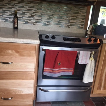 CLEAN MAPLE KITCHEN