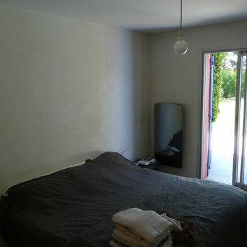 2011 - Salle de bain & Baignoire en béton ciré. Chaux sur murs de Chambre.