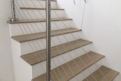 Example of a minimalist staircase design in Los Angeles