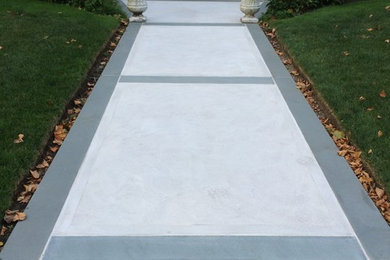 Design ideas for a mid-sized traditional front yard concrete paver garden path in New York.